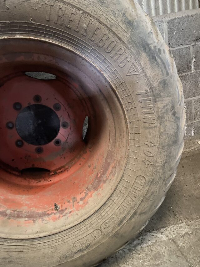Sprayer wheels