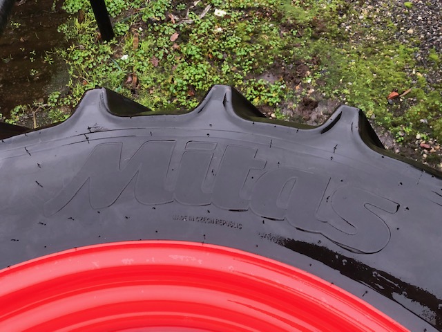 GM036898 NEW FENDT ROW CROP WHEELS