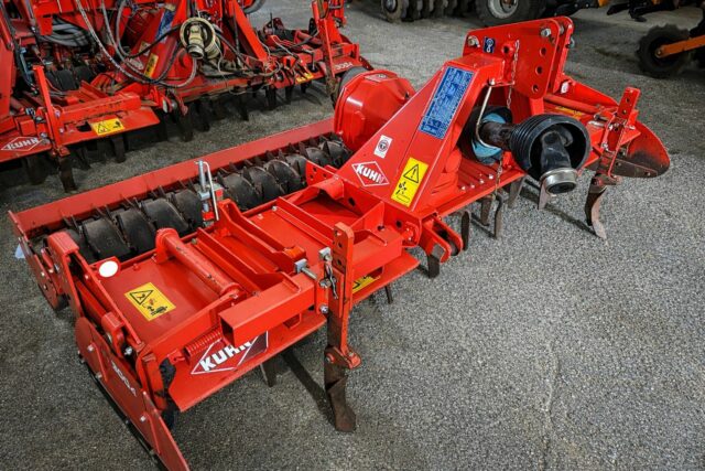 One- 2013 Kuhn HR3004D 3m Power Harrow