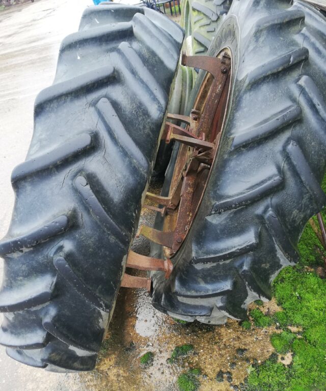 Dual wheels and tyres 13.6 R38