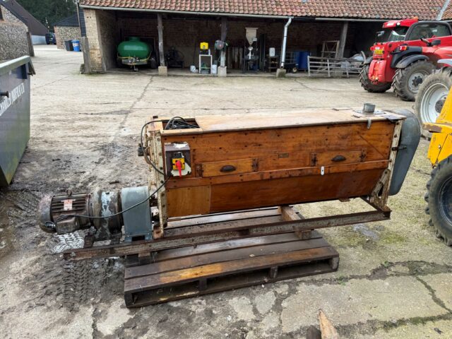 Seed Thrasher / Dresser