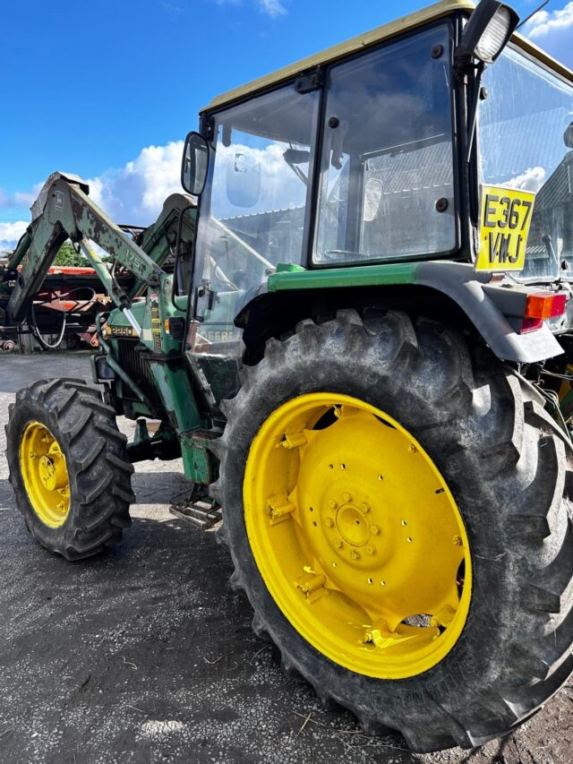 John Deere 2250