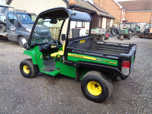 JOHN DEERE TE ELECTRIC GATOR