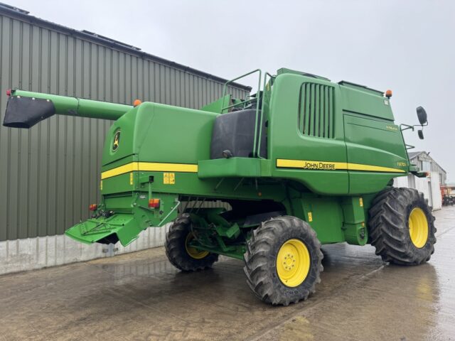 John Deere T670i Hillmaster c/w 625R Header