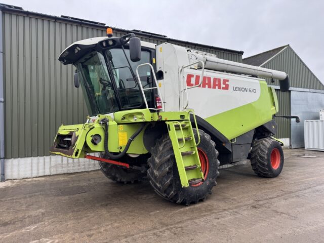 Claas Lexion 570 c/w V750 Header